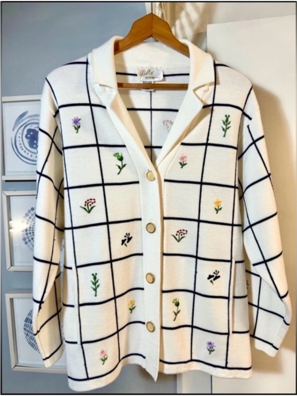 Lilly of California Women’s Size M Cardigan Embroidered Knit Button White Floral
